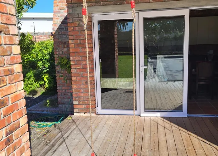 Garten Wohnung Mit Pool, 2 Schlafzimmer