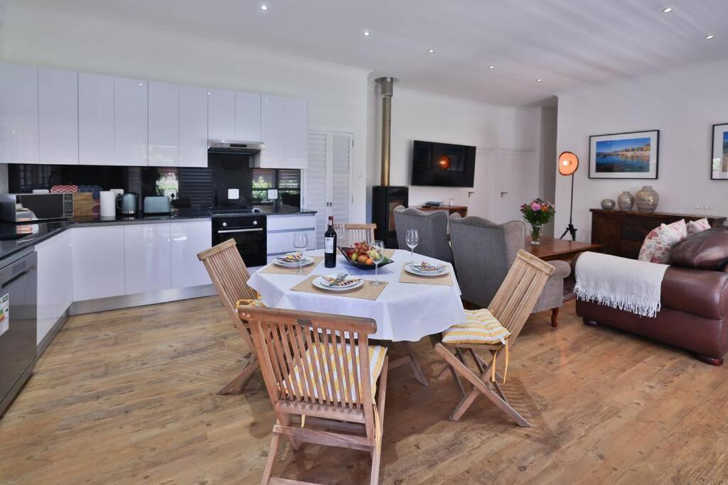 Garten Mit Pool, 2 Schlafzimmer Kapstadt